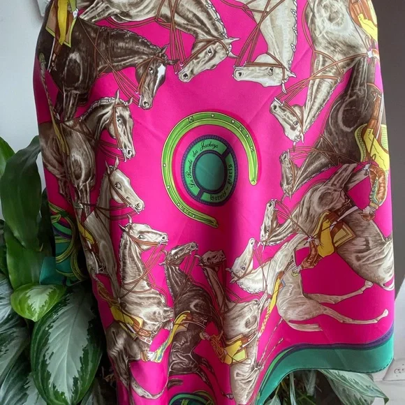 Hermès La Ronde Des Jockeys Silk Scarf. - Picture 11 of 16